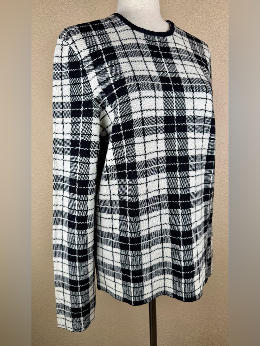 Hugo Boss women’s extra fine Merino wool sweater. Black and white plaid. S. EUC